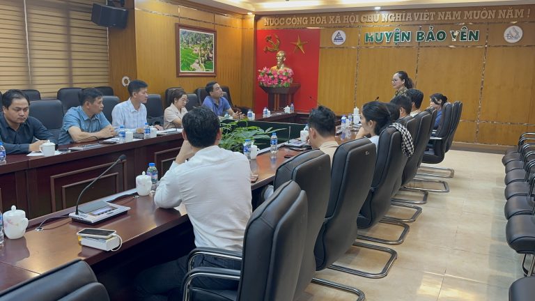 Trao sổ tiết kiệm – Quỹ xây nhà tái thiết sau bão số 4 (1)