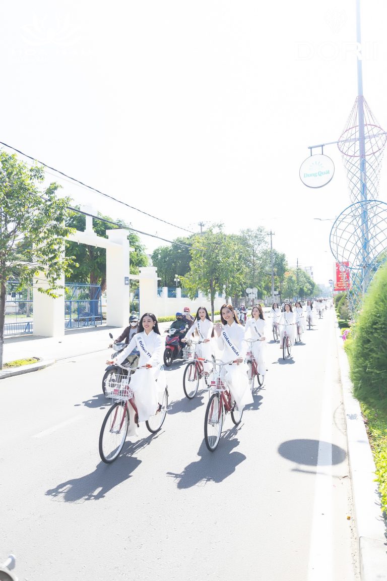 Trao tặng xe đạp và quà cho trẻ em nghèo (7)