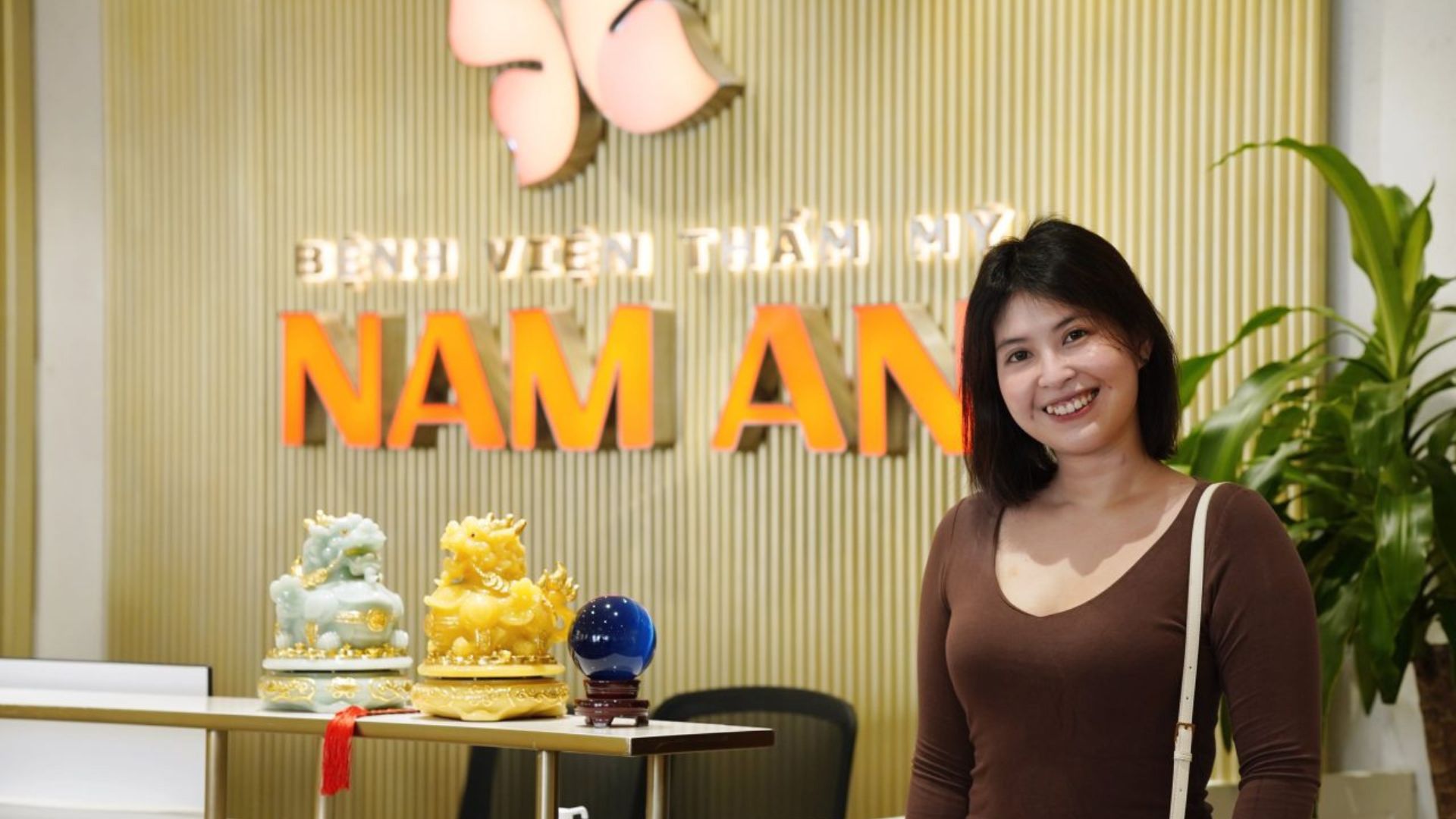 Màn lột xác vòng 1 sa trễ sau sinh của Tiktoker A Vy tại Nam An (3)